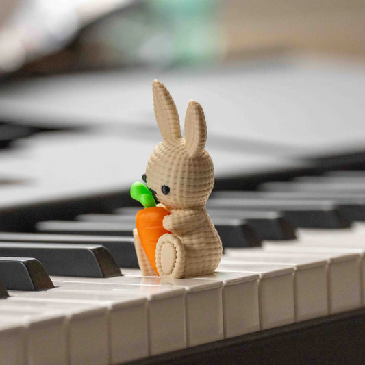 Häschen mit Karotte in Strickoptik