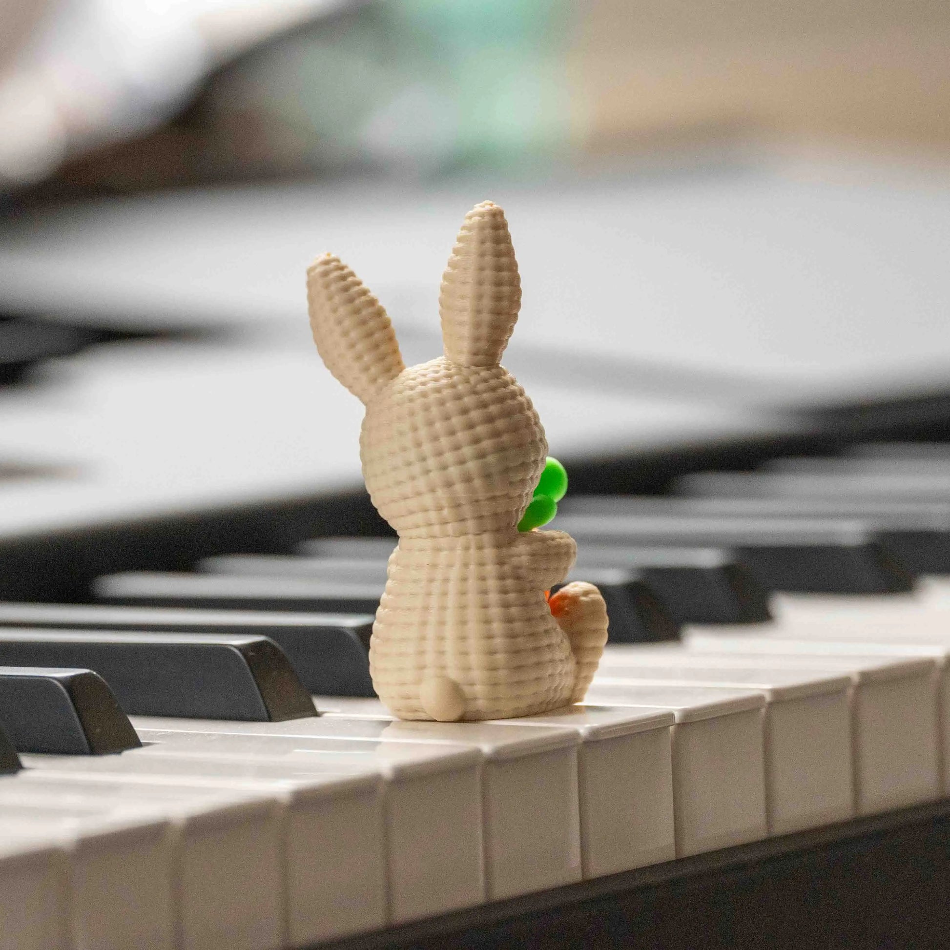 Häschen mit Karotte in Strickoptik