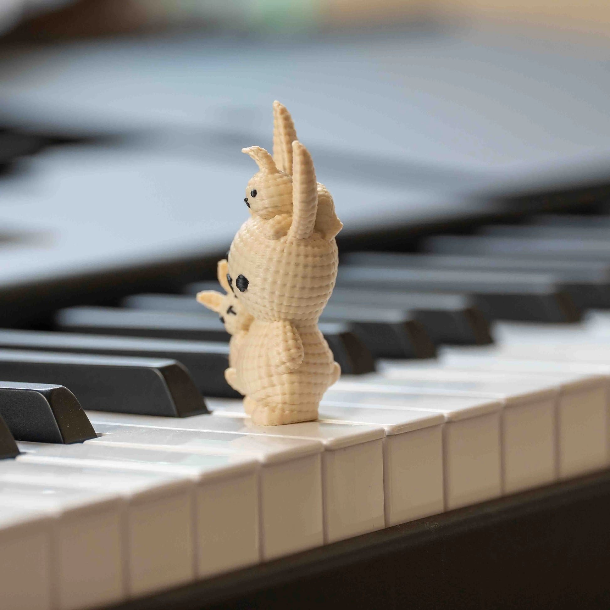 Mama-Häschen mit 2 Babys in Strickoptik